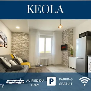 Homey Keola - Parking Privé Gratuit - Aux Portes De Genève - Au Pied Du Tram - Avec 1 Et Un Grand Salon Avec Un Canapé-lit , Ambilly France